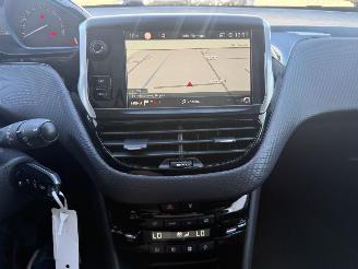Peugeot 2008 1.2 PureTech Allure picture 20