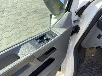 Volkswagen Transporter 2.0 TDI L2H3 28 Comfortline picture 8