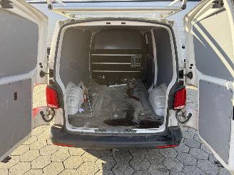Volkswagen Transporter 2.0 TDI L2H3 28 Comfortline picture 12