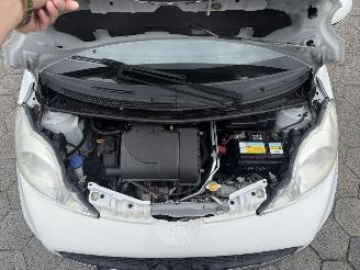 Peugeot 107 1.0-12V Millesim 200 picture 7
