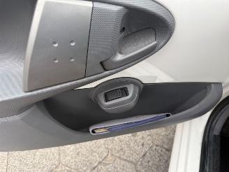 Peugeot 107 1.0-12V Millesim 200 picture 14