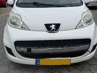 Peugeot 107 1.0-12V Millesim 200 picture 9