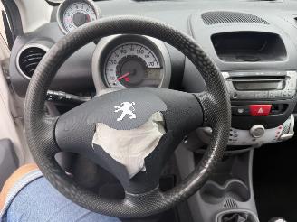 Peugeot 107 1.0-12V Millesim 200 picture 15