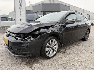 Voiture accidenté Volkswagen Golf Variant 1.0 eTSI Life Business 2023/1