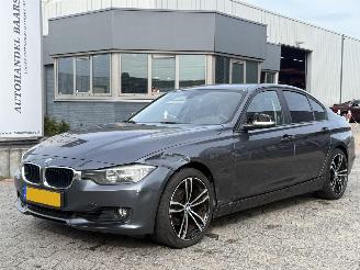 uszkodzony samochody osobowe BMW 3-serie 320i Executive AUTOMAAT 2012/5