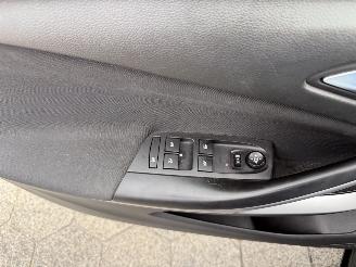 Opel Astra 1.2 Edition picture 15