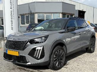 skadebil auto Peugeot 2008 1.2 Hybrid 136 GT 2020/12