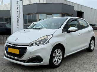 krockskadad bil auto Peugeot 208 1.2 PureTech Active 2015/11