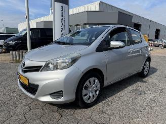 Damaged car Toyota Yaris 1.0 VVT-i Aspiration 2013/1