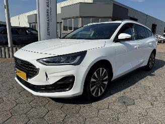 Damaged car Ford Focus Wagon 1.0 EcoBoost Hybrid Titanium X 2023/2
