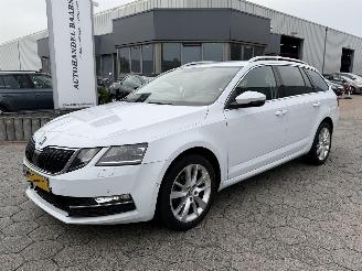 krockskadad bil auto Skoda Octavia Combi 1.0 TSI Greentech Style Business 2017/11