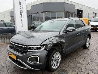 uszkodzony samochody osobowe Volkswagen T-Roc T-ROC 1.5 TSI Life Edition 2024/4