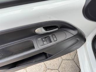 Volkswagen Up! 1.0 picture 14