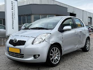 uszkodzony samochody osobowe Toyota Yaris 1.3 VVTi Sol 2008/1
