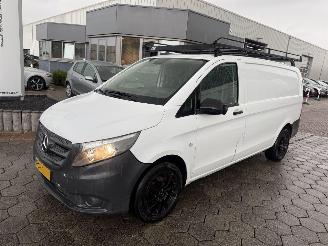 krockskadad bil bedrijf Mercedes Vito 111 CDI Lang 2015/5