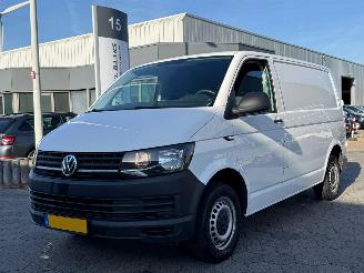 krockskadad bil bedrijf Volkswagen Transporter 2.0 TDI L1H1 Economy 2018/7