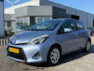 damaged passenger cars Toyota Yaris 1.5 Full Hybrid Comfort 2014/1