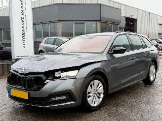 uszkodzony samochody osobowe Skoda Octavia Combi 1.0 e-TSI Business Edition 2024/1