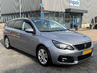 Peugeot 308 SW 1.2 PureTech Blue Lease Executive picture 3