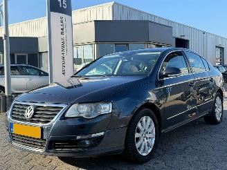krockskadad bil auto Volkswagen Passat 2.0 FSI Comfortline AUTOMAAT 2007/5