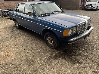 Mercedes 200-300D 300 D.AUTOMAAT   usa import. picture 2