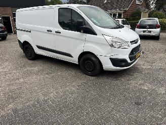 krockskadad bil bedrijf Ford Transit Custom 2.0 TDCI L1H1 TREND. 2017/4