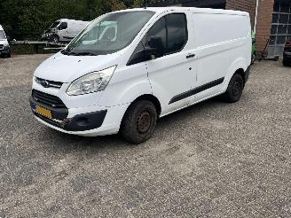 skadebil bedrijf Ford Transit Custom 2.0 TDCI L1H1 TREND. 2017/4