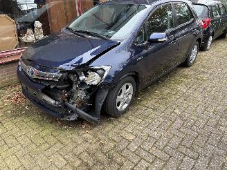 Schadeauto Toyota Auris automaat 8 Full Hybrid Aspiration 2011/6