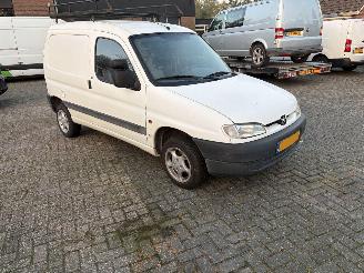krockskadad bil bedrijf Peugeot Partner 1.4 Benzine 1997/9