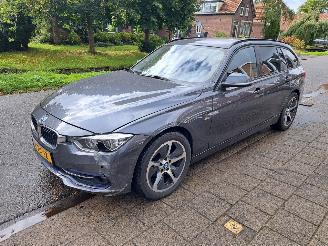 damaged passenger cars BMW 3-serie 320i touring sport automaat 2015/9