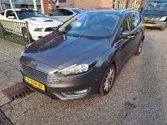 skadebil auto Ford Focus 10.i titanium 2017/7