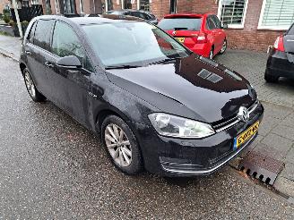 krockskadad bil auto Volkswagen Golf 1.4 tsi lounge automaat 2016/1