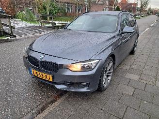 krockskadad bil auto BMW 3-serie 316i high excutive 2013/7