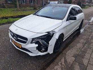 Mercedes Cla-klasse 180  automaat pannodak picture 2