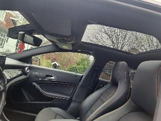 Mercedes Cla-klasse 180  automaat pannodak picture 4