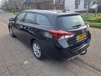 Toyota Auris Touring Sports 1.8 hybrid dynamic picture 4