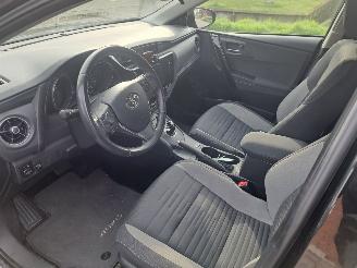 Toyota Auris Touring Sports 1.8 hybrid dynamic picture 3