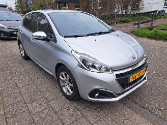 škoda osobní automobily Peugeot 208 1.2 pure tech urban 40097km nap 2016/1
