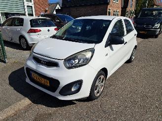 krockskadad bil auto Kia Picanto 1.0i 2013/6