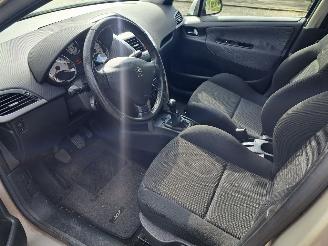 Peugeot 207 1.6 vti sublime picture 3