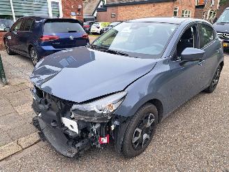 krockskadad bil auto Mazda 2 1.5i cent line 2023/7
