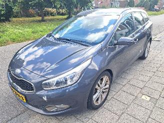 Voiture accidenté Kia Cee d 1.6 GDI plus pack 2012/10