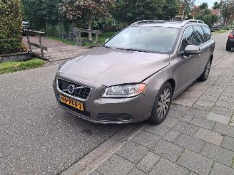 Vaurioauto  passenger cars Volvo V-70 1.6i T4 limited edition 2012/6