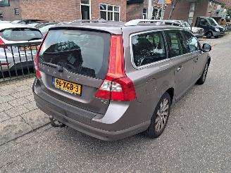 Volvo V-70 1.6i T4 limited edition picture 3