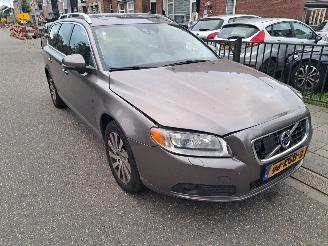 Volvo V-70 1.6i T4 limited edition picture 2