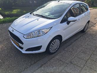 Vaurioauto  passenger cars Ford Fiesta 1.0i style 2016/4