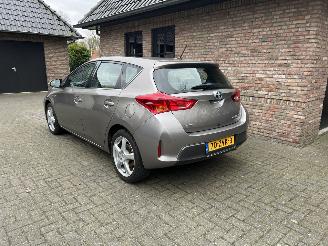uszkodzony samochody osobowe Toyota Auris 1.8 HYBRID DYNAMIC NAVI 2013/2