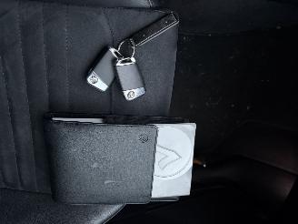 Volkswagen Passat 1.6 TDI Highline Airco NAVI Cruise PDC picture 17