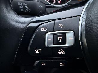 Volkswagen Passat 1.6 TDI Highline Airco NAVI Cruise PDC picture 18