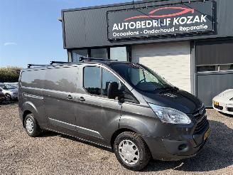 krockskadad bil bedrijf Ford Transit Custom 2.0TDCI L2H1Limited Edition 3-pers 2017/2